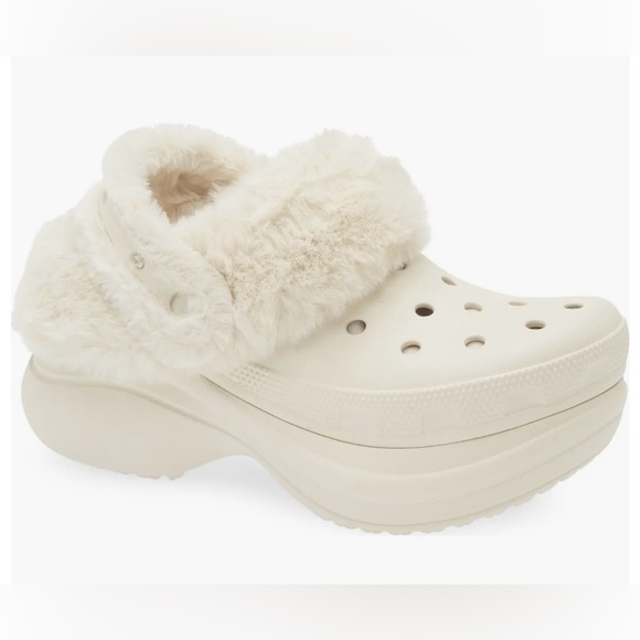CROCS Women's Off-White Bae Fur-Lined Clogs - Picture 4 of 11